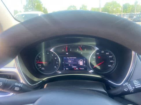 Used 2023 Chevrolet Equinox LS w/ LS Convenience Package image 2