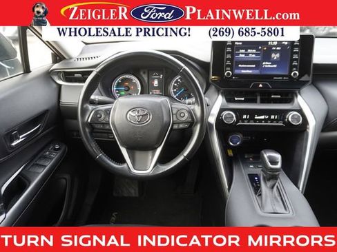 Used 2022 Toyota Venza LE image 13