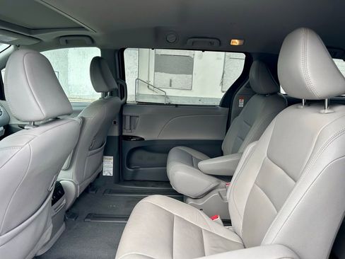 Certified 2019 Toyota Sienna XLE w/ XLE Navigation Package AWD/4WD image 12