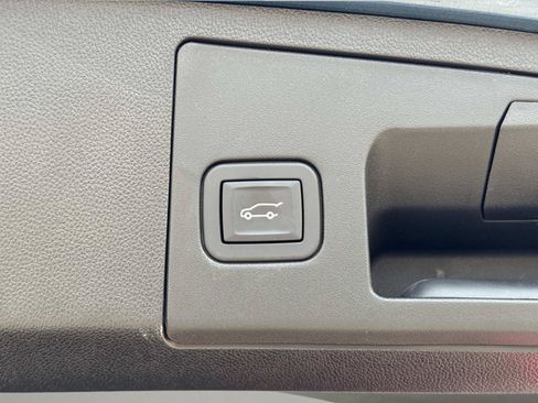 Used 2024 Cadillac XT4 Luxury w/ Cold Weather Package FWD image 12