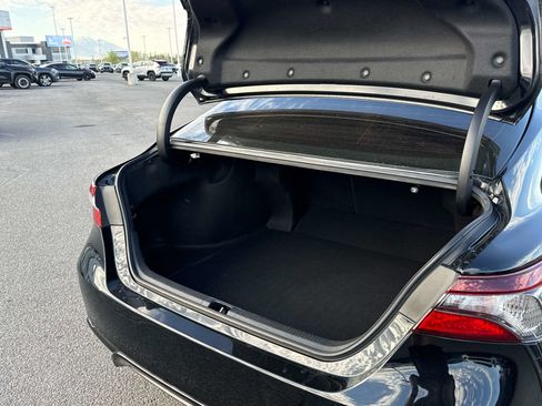 Used 2021 Toyota Camry SE FWD image 15