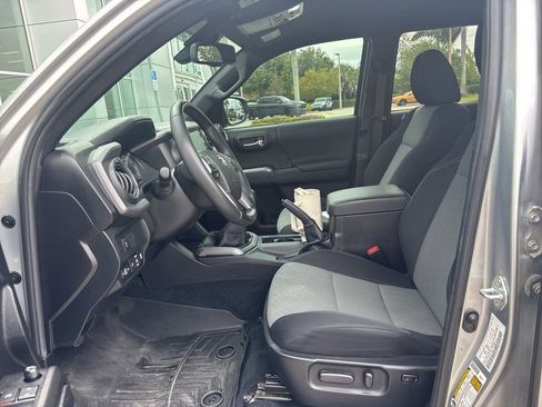 Used 2022 Toyota Tacoma TRD Off-Road image 5