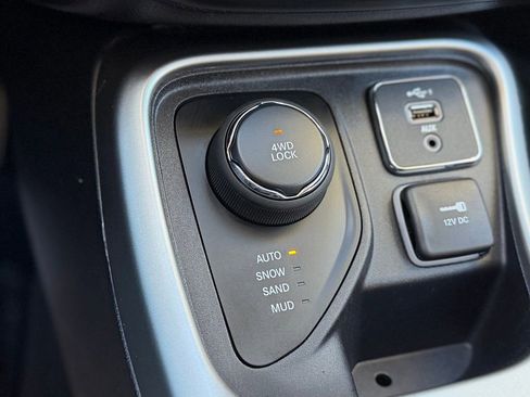 Used 2019 Jeep Compass Latitude w/ Popular Equipment Group image 17