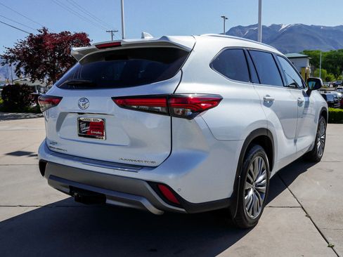 Used 2022 Toyota Highlander Platinum AWD/4WD image 8
