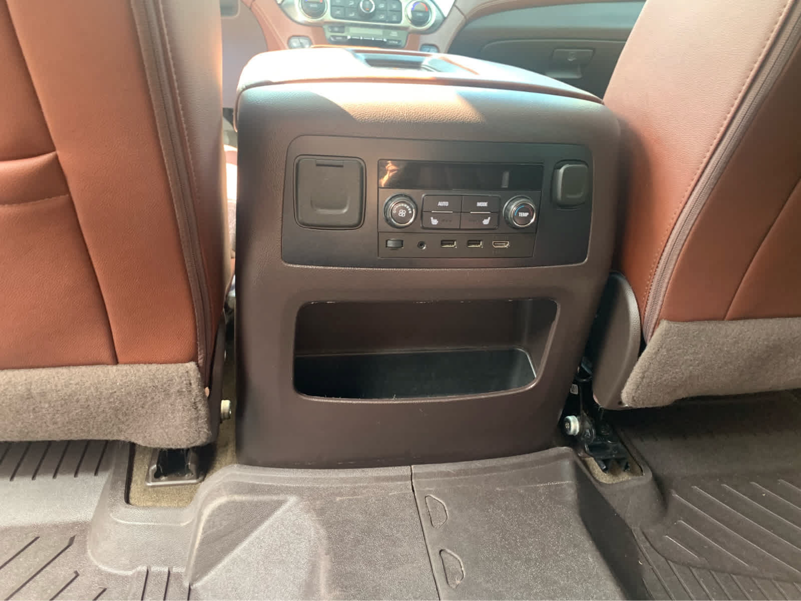 Used 2018 Chevrolet Suburban Premier AWD/4WD image 26