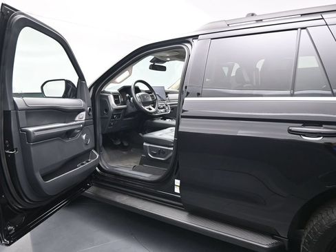 Used 2024 Ford Expedition XLT AWD/4WD image 8