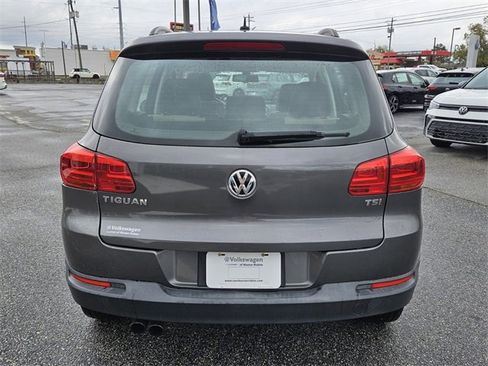Used 2016 Volkswagen Tiguan S image 10