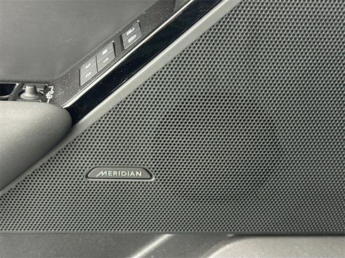 Certified 2024 Land Rover Range Rover Velar Dynamic SE image 18