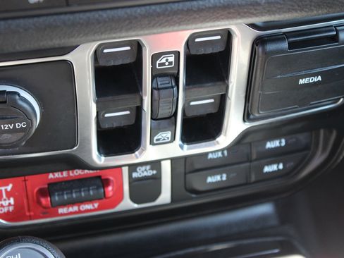 Used 2025 Jeep Wrangler Unlimited Sport AWD/4WD image 18