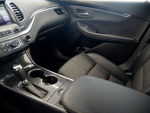 Used 2016 Chevrolet Impala LT w/ Convenience Package image 26