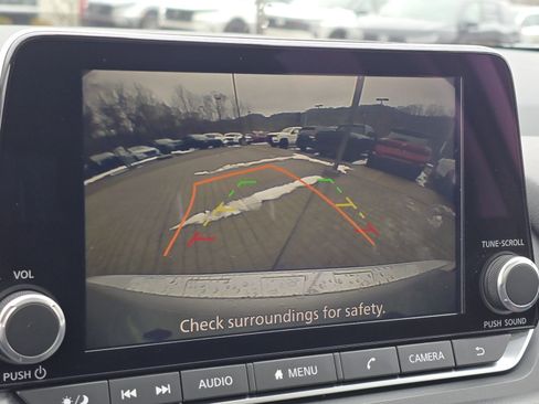 Used 2024 Nissan Rogue SV w/ SV Premium Package image 8