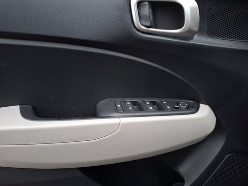 Used 2026 Hyundai Venue SEL FWD image 12