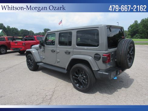 Used 2022 Jeep Wrangler Unlimited Sahara w/ Cold Weather Group AWD/4WD image 10