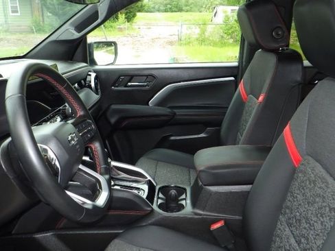 Used 2023 Chevrolet Colorado Z71 image 9