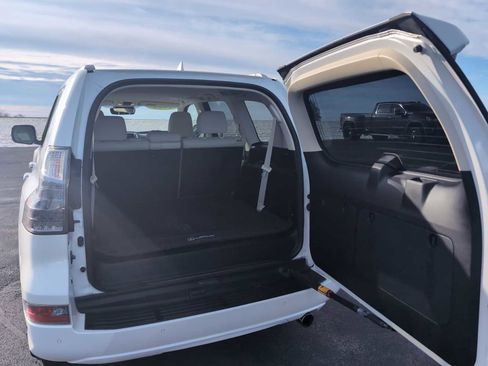 Used 2020 Lexus GX 460 Premium image 26