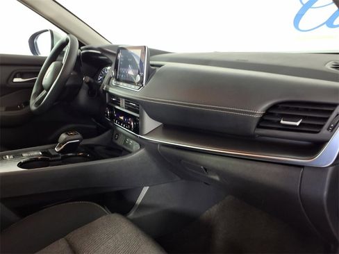 Used 2024 Nissan Rogue SV image 11