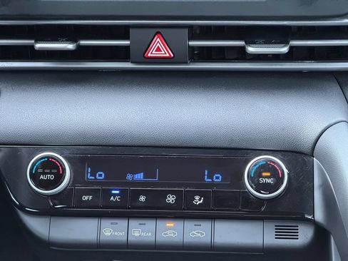 Used 2021 Hyundai Elantra SEL FWD image 13