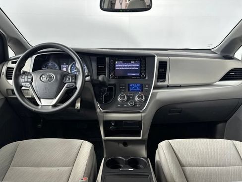 Used 2019 Toyota Sienna LE w/ Protection Package FWD image 11