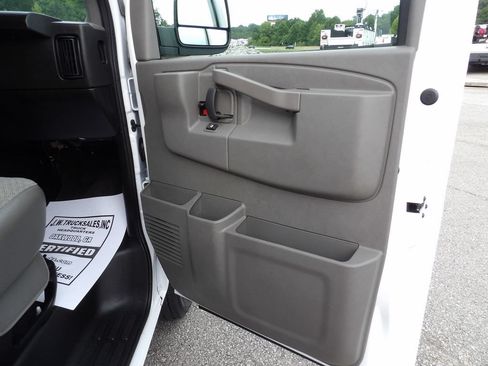 Used 2025 Chevrolet Express 3500 LS RWD image 39