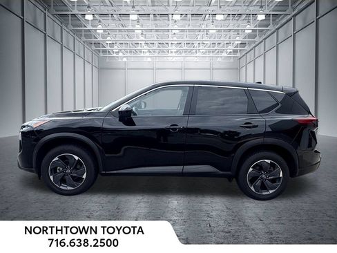 Used 2025 Nissan Rogue SV AWD/4WD image 3