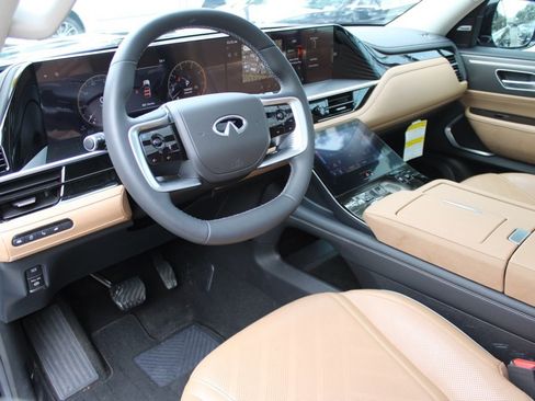 Certified 2025 INFINITI QX80 Luxe image 4