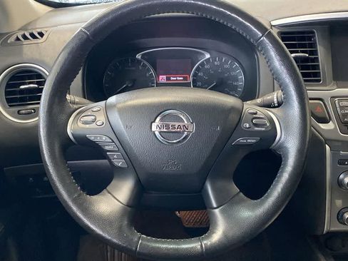 Used 2019 Nissan Pathfinder SL AWD/4WD image 17