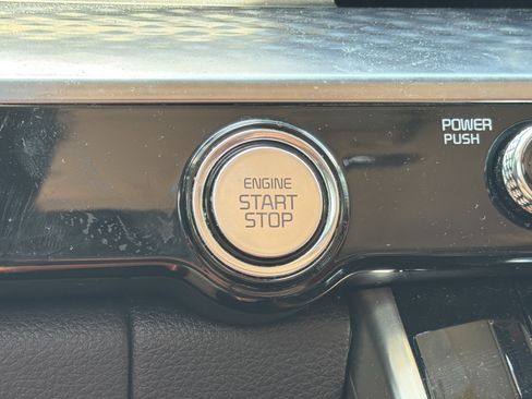 Used 2024 Kia Carnival SX Prestige FWD image 10
