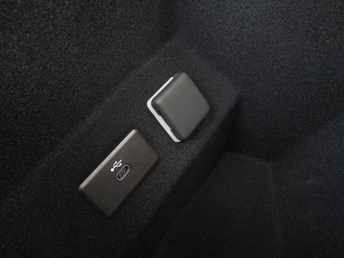 Used 2025 Cadillac Lyriq Sport image 32