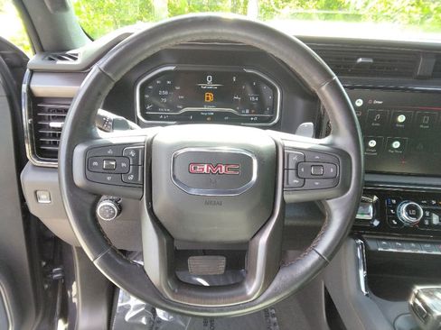 Used 2022 GMC Sierra 1500 AT4 w/ Technology Package AWD/4WD image 18
