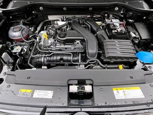 New 2026 Volkswagen Taos SE image 16