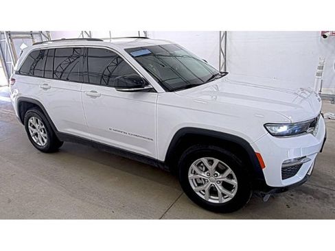 Used 2023 Jeep Grand Cherokee Limited AWD/4WD image 3