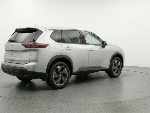 Used 2025 Nissan Rogue SV FWD image 9