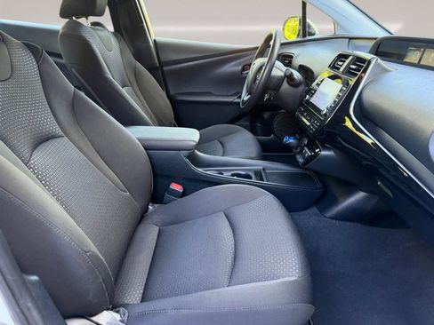 Used 2020 Toyota Prius LE FWD image 17