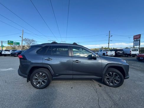 Used 2022 Toyota RAV4 Limited AWD/4WD image 7