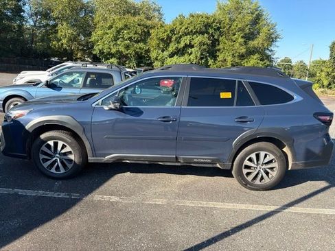 Used 2023 Subaru Outback Premium AWD/4WD image 8