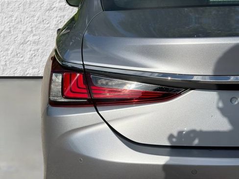 Used 2025 Lexus ES 350 w/ Premium Package FWD image 10