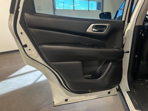 Used 2017 Nissan Pathfinder SL w/ SL Premium Package image 32