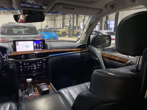 Used 2017 Lexus LX 570 4WD w/ Luxury Package image 3