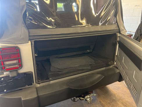 Used 2009 Jeep Wrangler X AWD/4WD image 10