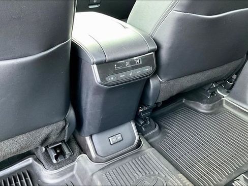 Used 2022 Toyota Highlander XLE AWD/4WD image 10