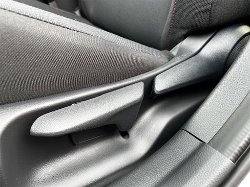 Used 2025 Toyota Prius Plug-In Hybrid image 23