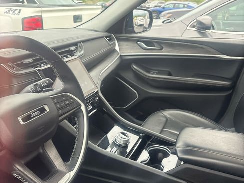 Used 2021 Jeep Grand Cherokee L Limited w/ Luxury Tech Group II AWD/4WD image 4