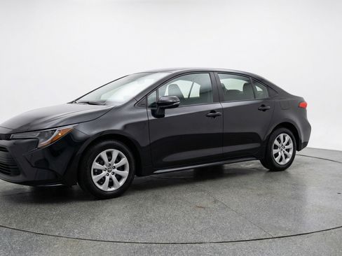 Used 2025 Toyota Corolla LE FWD image 3