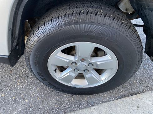 Used 2010 Jeep Liberty Sport w/ Popular Equipment Group image 21