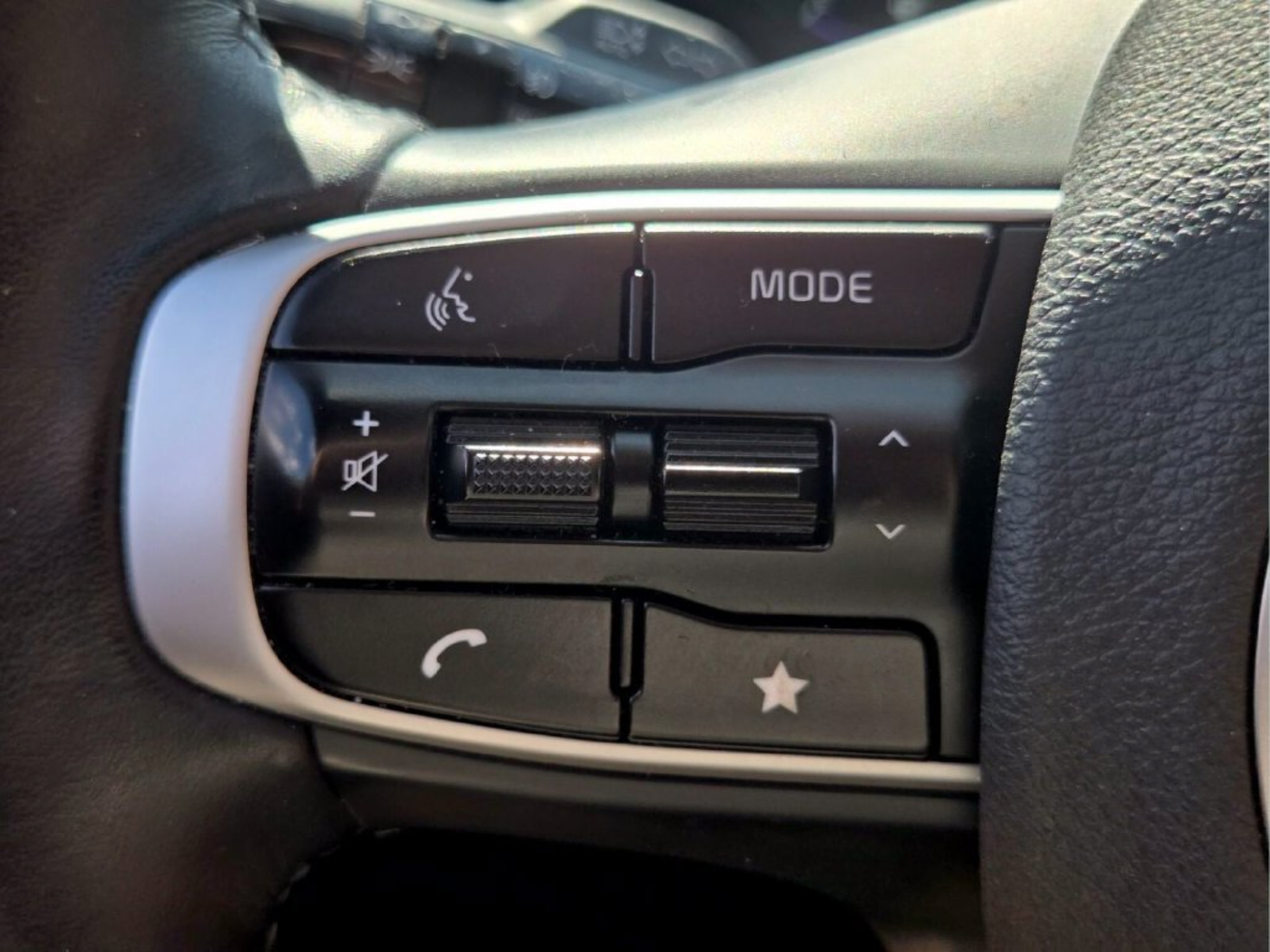 Certified 2025 Kia Sportage SX FWD image 30