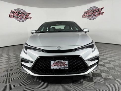 Used 2024 Toyota Corolla SE w/ SE Premium Package FWD image 2