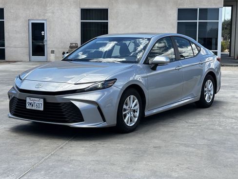 Used 2025 Toyota Camry LE FWD image 4