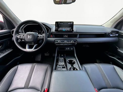 Used 2025 Honda Pilot Touring image 8