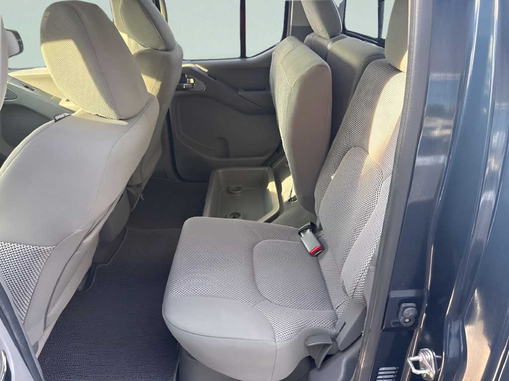 Used 2020 Nissan Frontier SV AWD/4WD image 8