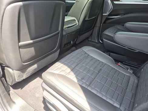 Used 2025 Cadillac Escalade Sport Platinum w/ LPO, ONYX Package AWD/4WD image 28